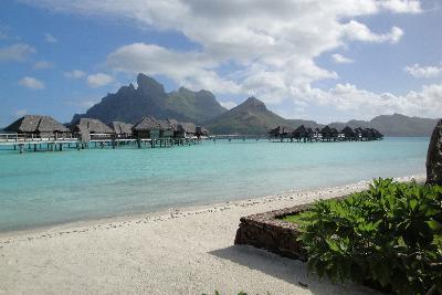 TAHITI/BORA BORA, HOTEL FOUR SEASONS 5*, 8 noches, Noviembre - Marzo 2024. Desde € 6.104 p.pers. (C4)